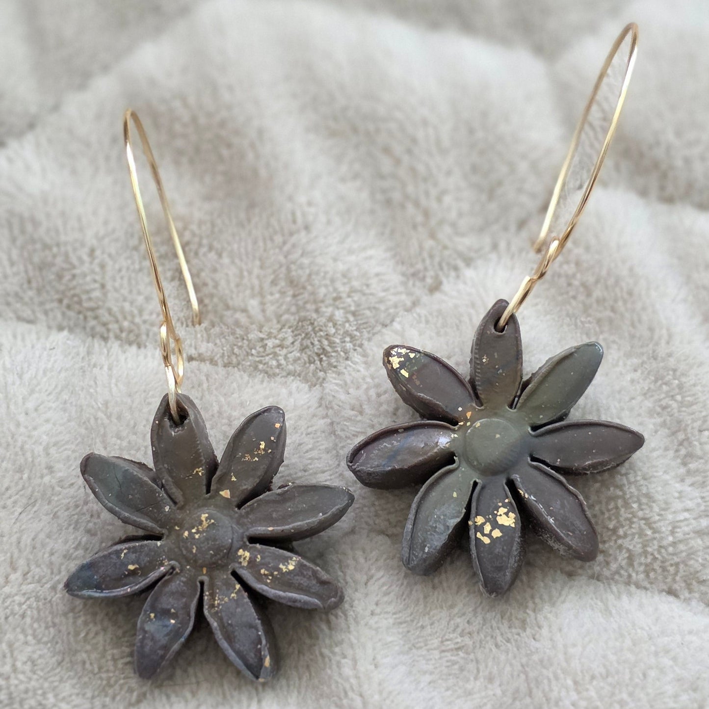 polymer clay earrings, handmade earrings, floral earrings, dark earrings, gold detail earrings, artisan jewelry, boho earrings, minimalist earrings, unique earrings, lightweight earrings, modern jewelry, handcrafted earrings