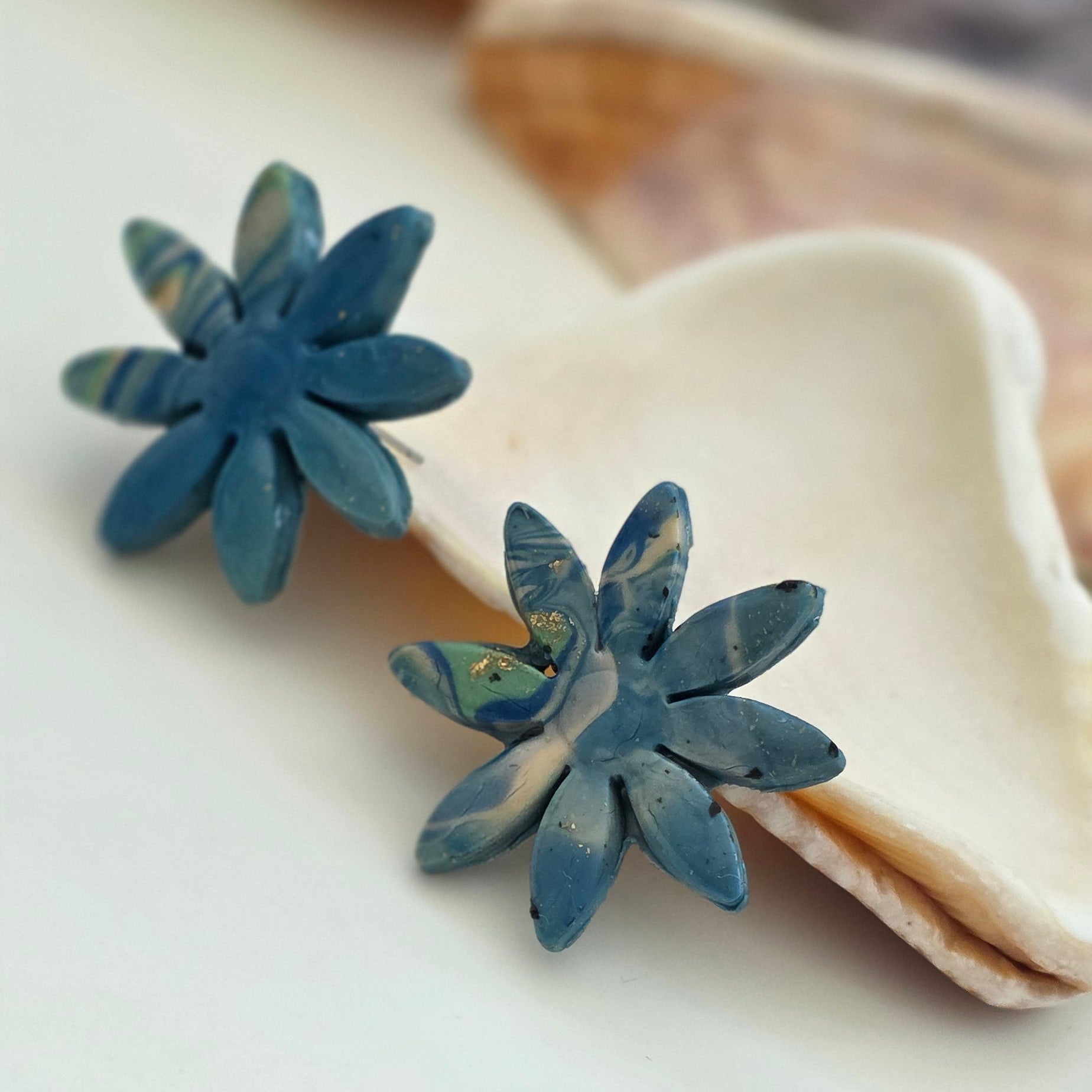 aretes hechos a mano
aretes artesanales
aretes florales
aretes marmoleados
stud earrings handmade
marbled earrings
handmade flower earrings
blue earrings
aretes azules
ocean-inspired jewelry
coastal jewelry
beach-inspired earrings
boho earrings
organic jewelry
unique handmade earrings
lightweight earrings
artisan jewelry
handmade jewelry Puerto Rico
Blessed Knots
limited edition jewelry
