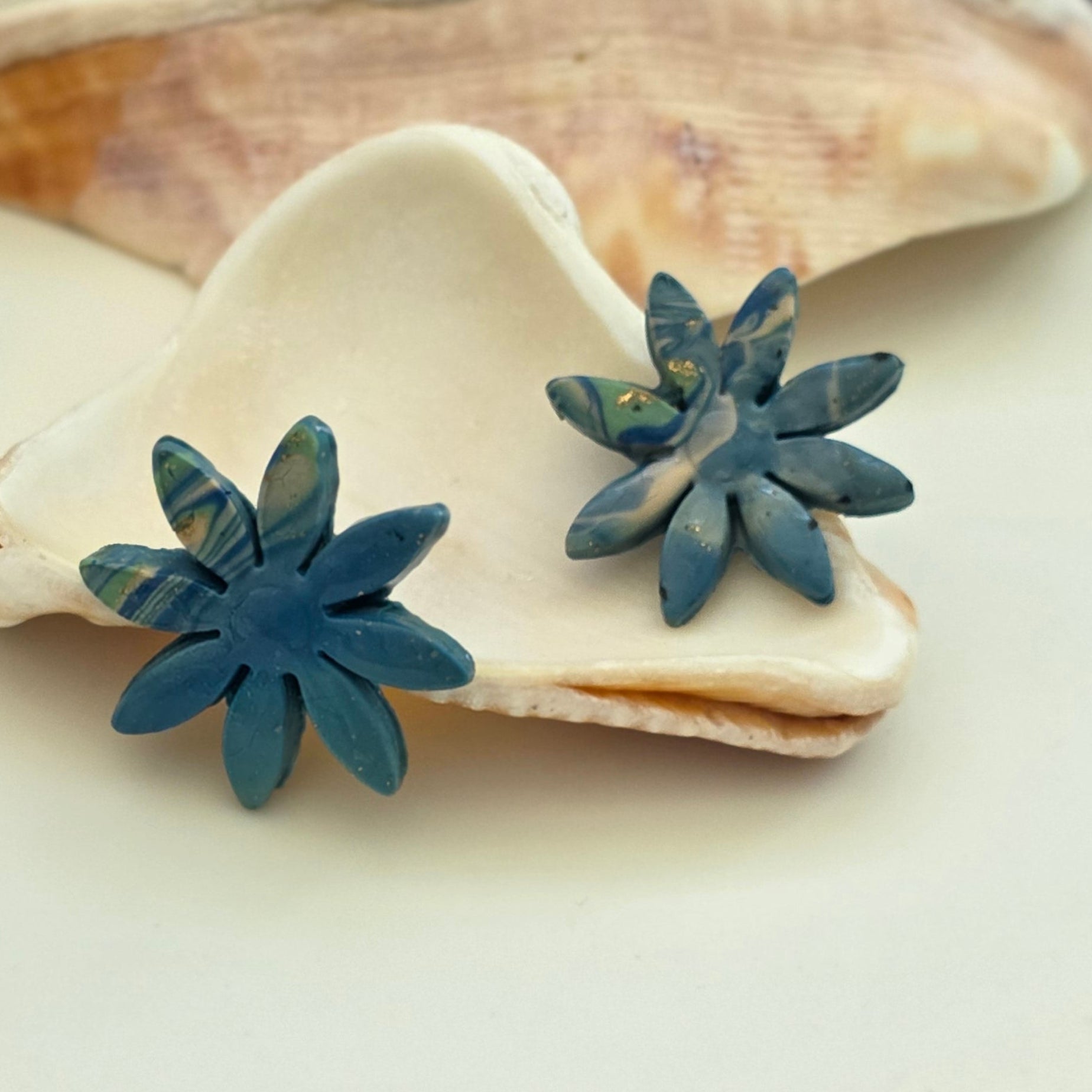 aretes hechos a mano
aretes artesanales
aretes florales
aretes marmoleados
stud earrings handmade
marbled earrings
handmade flower earrings
blue earrings
aretes azules
ocean-inspired jewelry
coastal jewelry
beach-inspired earrings
boho earrings
organic jewelry
unique handmade earrings
lightweight earrings
artisan jewelry
handmade jewelry Puerto Rico
Blessed Knots
limited edition jewelry