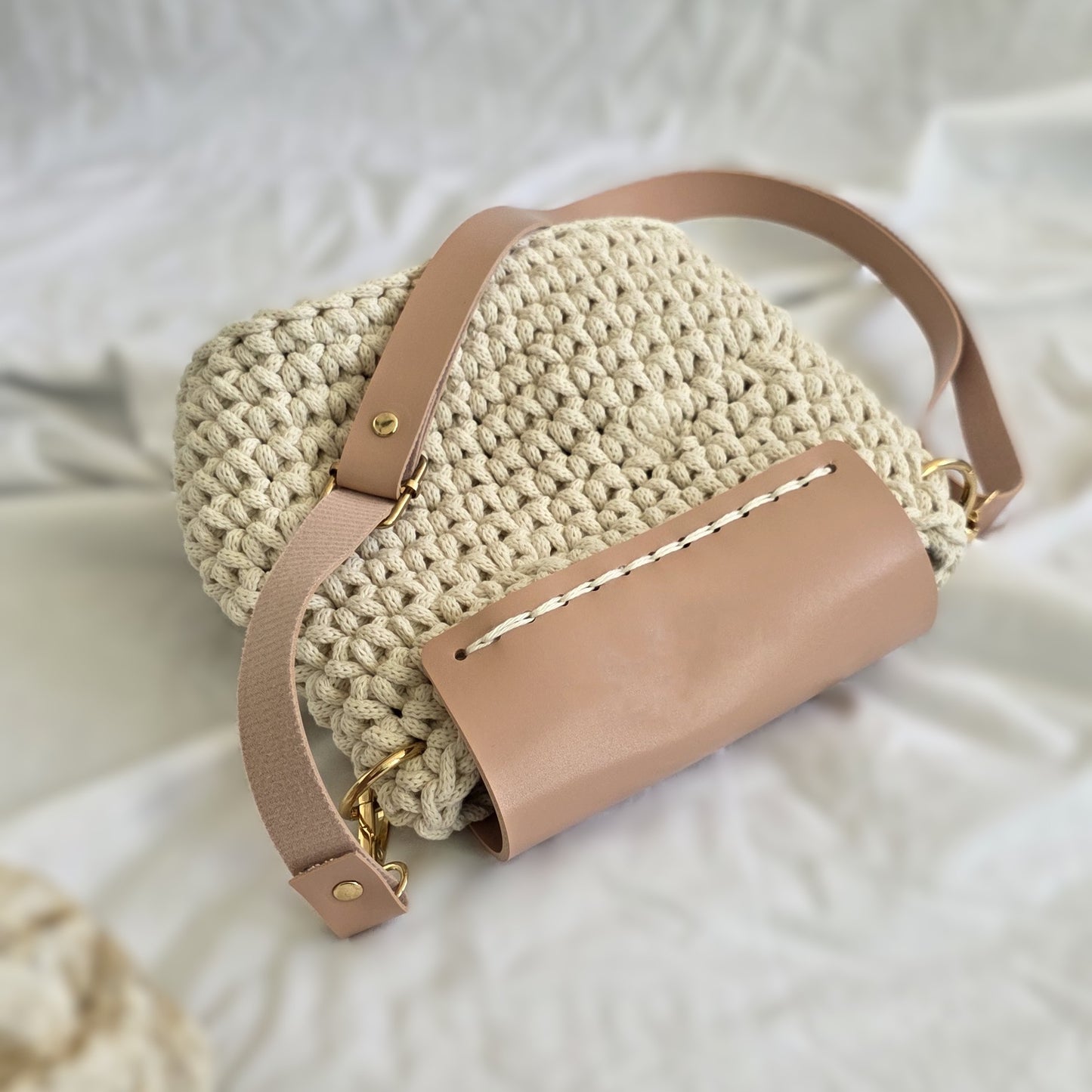 Bolso de crochet
Bolso tejido a mano
Bolso algodón
braided cord bag
Bolso artesanal mujer
Bolso nude rosa
Bolso de crochet elegante
handmade crochet bag
Bolso pequeño mujer
Bolso con faux leather
Accesorios hechos a mano
blessed knots
Bolsos tejidos Puerto Rico
Bolso minimalista
Bolso color rosa pálido