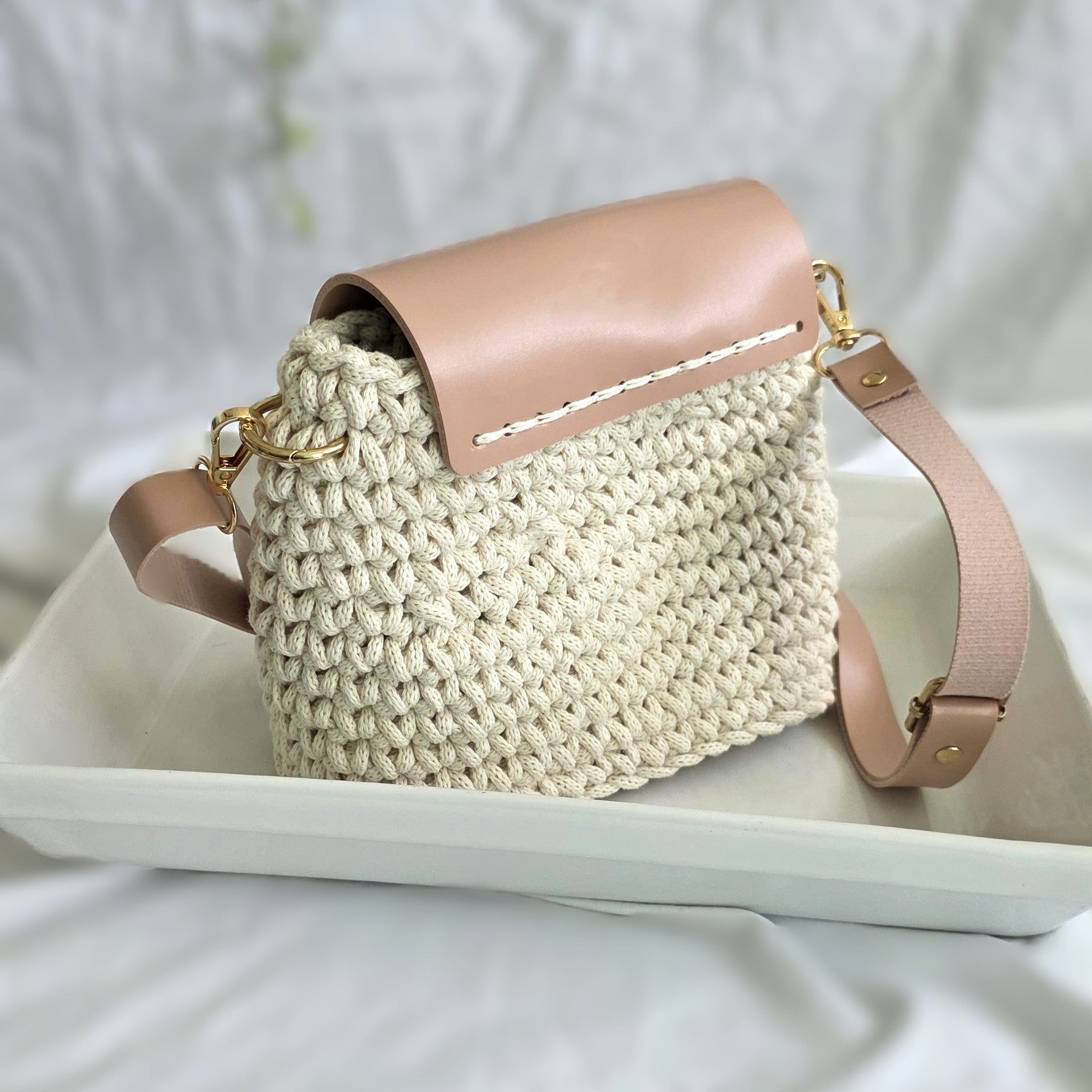 Bolso de crochet
Bolso tejido a mano
Bolso algodón
braided cord bag
Bolso artesanal mujer
Bolso nude rosa
Bolso de crochet elegante
handmade crochet bag
Bolso pequeño mujer
Bolso con faux leather
Accesorios hechos a mano
blessed knots
Bolsos tejidos Puerto Rico
Bolso minimalista
Bolso color rosa pálido