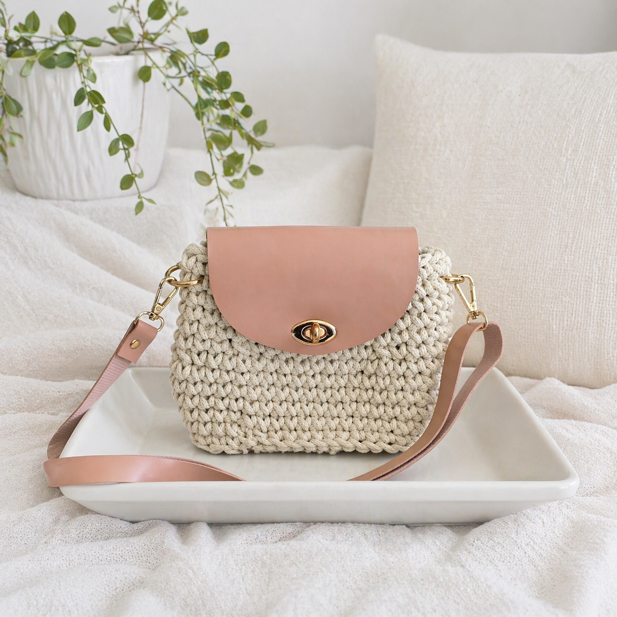 Bolso de crochet
Bolso tejido a mano
Bolso de algodón
braided cord bag
Bolso artesanal mujer
Bolso nude rosa
Bolso de crochet elegante
handmade crochet bag
Bolso pequeño mujer
Bolso con faux leather
Accesorios hechos a mano
Blessed knots
Bolsos tejidos Puerto Rico
Bolso minimalista
Bolso color rosa pálido