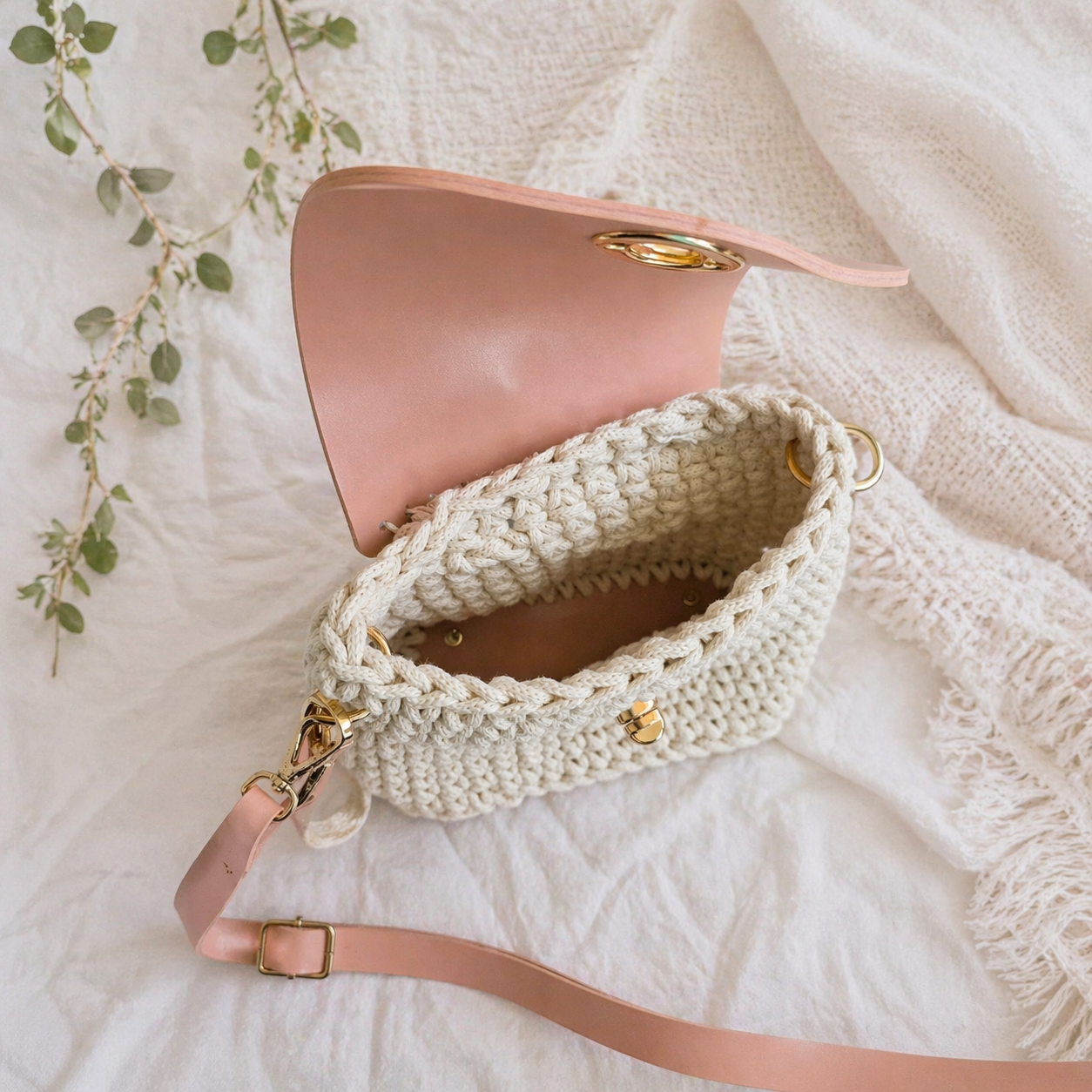 Bolso de crochet
Bolso tejido a mano
Bolso de algodón
braided cord bag
Bolso artesanal mujer
Bolso nude rosa
Bolso de crochet elegante
handmade crochet bag
Bolso pequeño mujer
Bolso con faux leather
Accesorios hechos a mano
Blessed knots
Bolsos tejidos Puerto Rico
Bolso minimalista
Bolso color rosa pálido