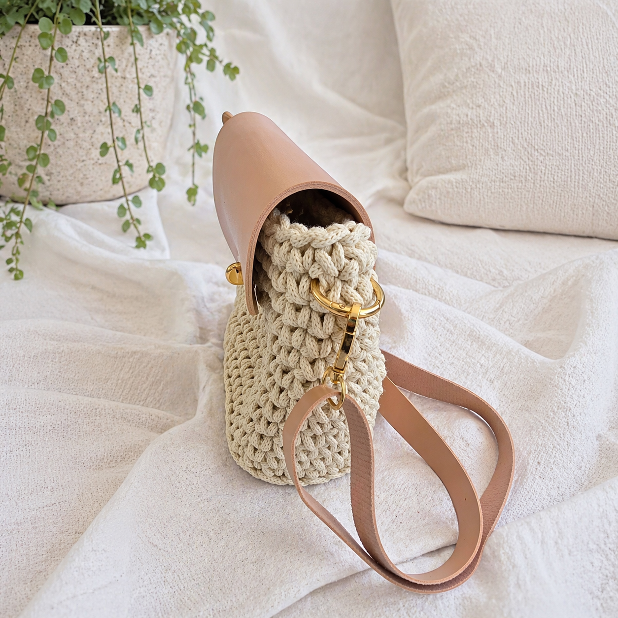 Bolso de crochet
Bolso tejido a mano
Bolso de algodón
braided cord bag
Bolso artesanal mujer
Bolso nude rosa
Bolso de crochet elegante
handmade crochet bag
Bolso pequeño mujer
Bolso con faux leather
Accesorios hechos a mano
Blessed knots
Bolsos tejidos Puerto Rico
Bolso minimalista
Bolso color rosa pálido