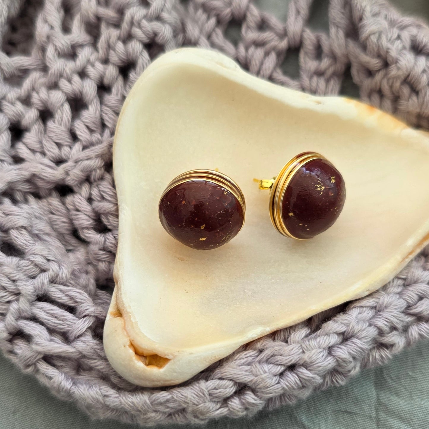 aretes crimson
aretes carmesí
aretes hechos a mano
stud earrings
polymer clay earrings
aretes pequeños
aretes elegantes
aretes minimalistas
handmade jewelry Puerto Rico
stainless steel earrings
aretes con cobre
lightweight earrings
everyday earrings
Blessed Knots