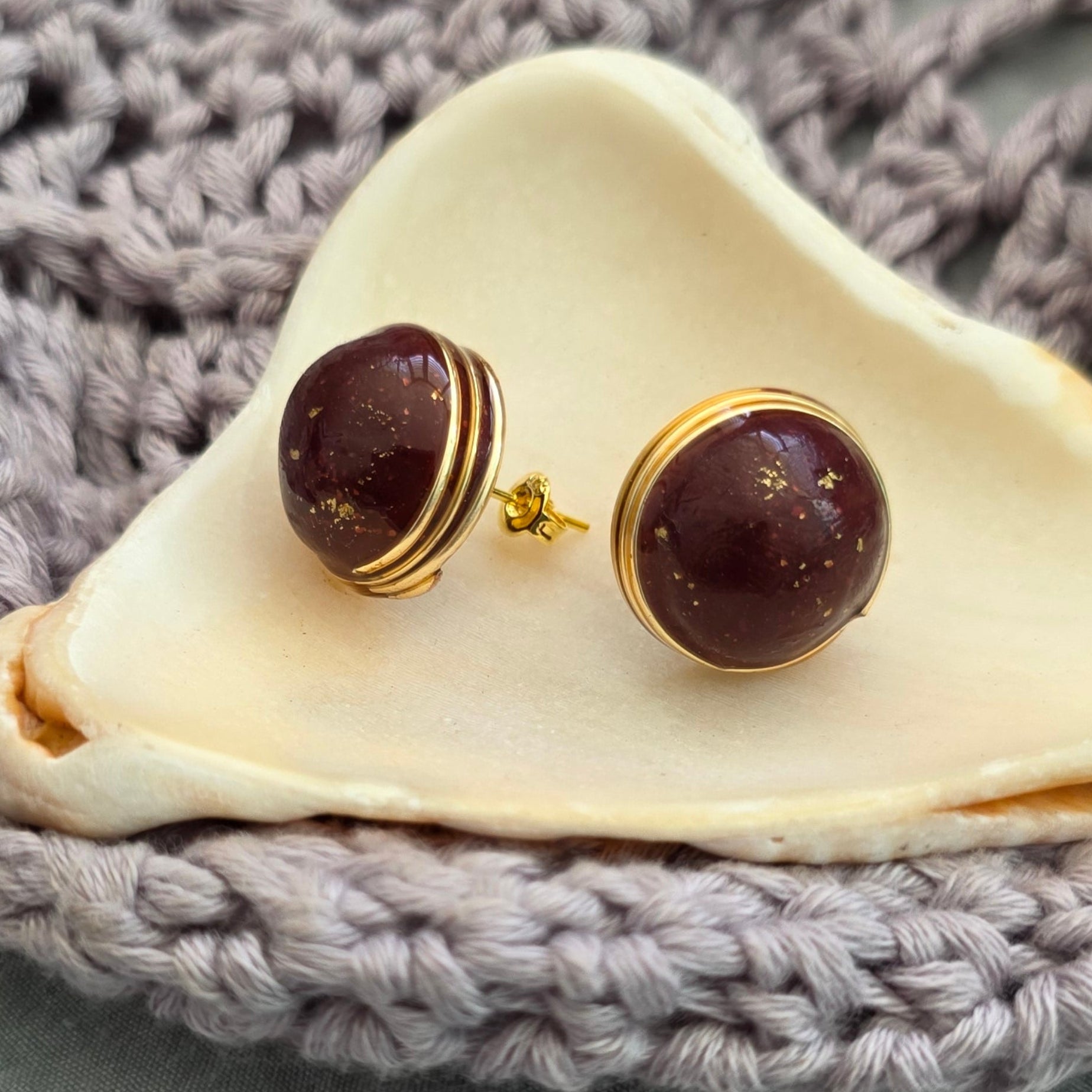 aretes crimson
aretes carmesí
aretes hechos a mano
stud earrings
polymer clay earrings
aretes pequeños
aretes elegantes
aretes minimalistas
handmade jewelry Puerto Rico
stainless steel earrings
aretes con cobre
lightweight earrings
everyday earrings
Blessed Knots