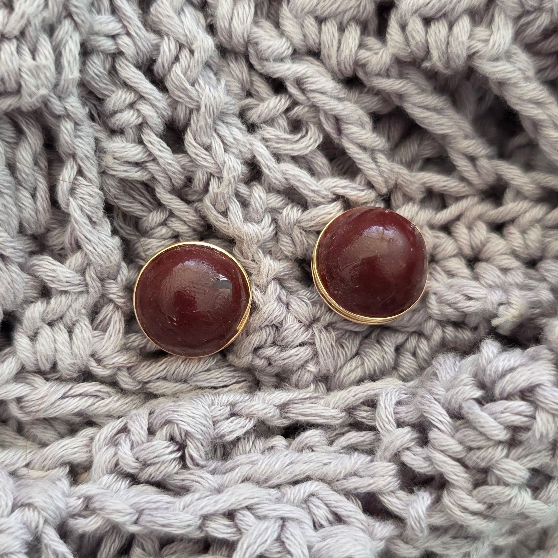 aretes crimson
aretes carmesí
aretes hechos a mano
stud earrings
polymer clay earrings
aretes pequeños
aretes elegantes
aretes minimalistas
handmade jewelry Puerto Rico
stainless steel earrings
aretes con cobre
lightweight earrings
everyday earrings
Blessed Knots