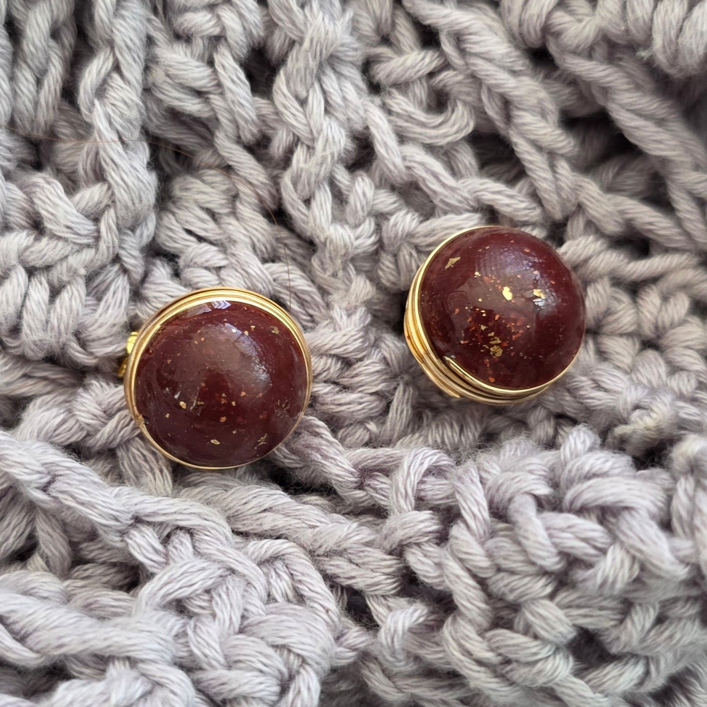 aretes crimson
aretes carmesí
aretes hechos a mano
stud earrings
polymer clay earrings
aretes pequeños
aretes elegantes
aretes minimalistas
handmade jewelry Puerto Rico
stainless steel earrings
aretes con cobre
lightweight earrings
everyday earrings
Blessed Knots
