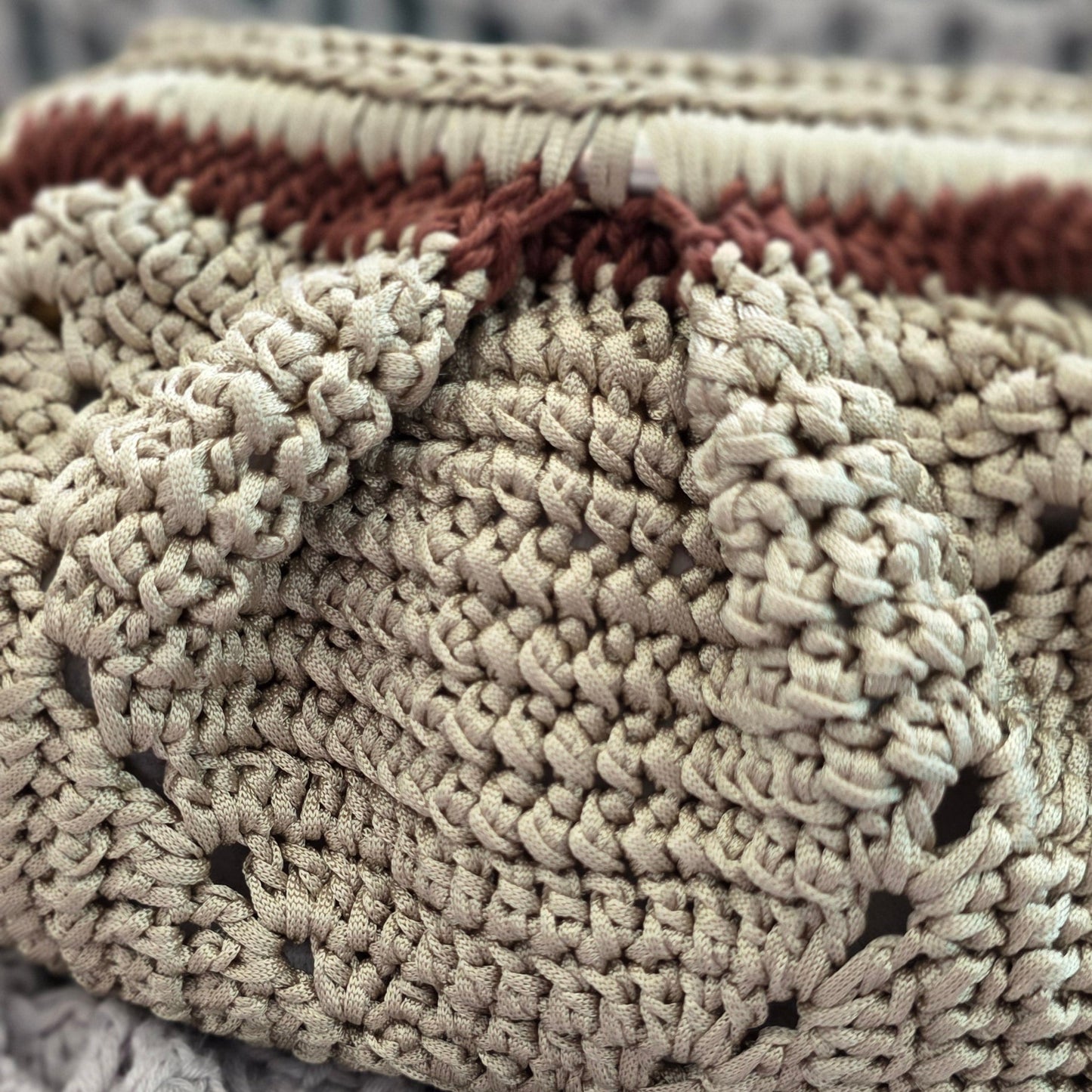cartera crochet
bolso tejido a mano
crochet bag
nylon satinado
nylon satin bag
handmade bag
bolso artesanal
cartera beige
shoulder bag crochet
bolso de mano
cartera tejida
neutral bag
minimalist bag
handmade crochet bag
artisan bag Puerto Rico
bolso elegante
Blessed Knots
textured bag