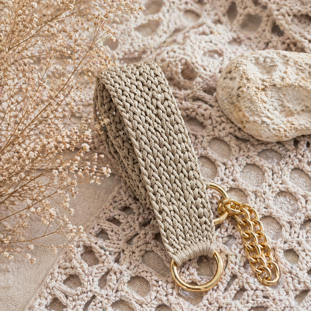 cartera crochet
bolso tejido a mano
crochet bag
nylon satinado
nylon satin bag
handmade bag
bolso artesanal
cartera beige
shoulder bag crochet
bolso de mano
cartera tejida
neutral bag
minimalist bag
handmade crochet bag
artisan bag Puerto Rico
bolso elegante
Blessed Knots
textured bag