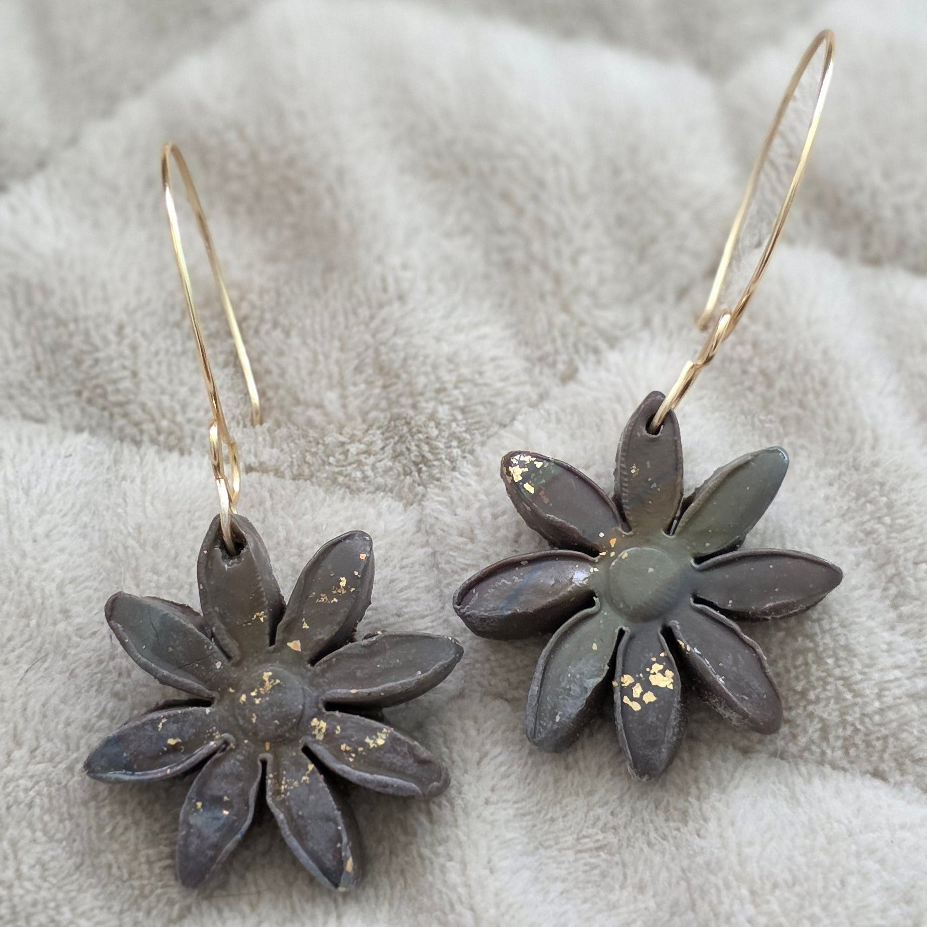 polymer clay earrings, handmade earrings, floral earrings, dark earrings, gold detail earrings, artisan jewelry, boho earrings, minimalist earrings, unique earrings, lightweight earrings, modern jewelry, handcrafted earrings