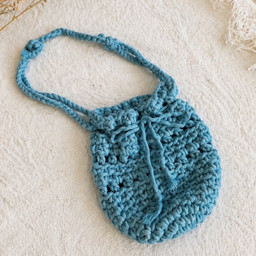Bolso de crochet
Bolso tejido a mano
Bolso algodón 100%
Bolso azul
Crochet bag handmade
Bolso artesanal
Bolso con cordón
Bolso casual mujer
handmade bag
Bolso pequeño
Accesorios hechos a mano
Blessed knots
Bolsos tejidos Puerto Rico
Bolso ligero
Bolso de verano