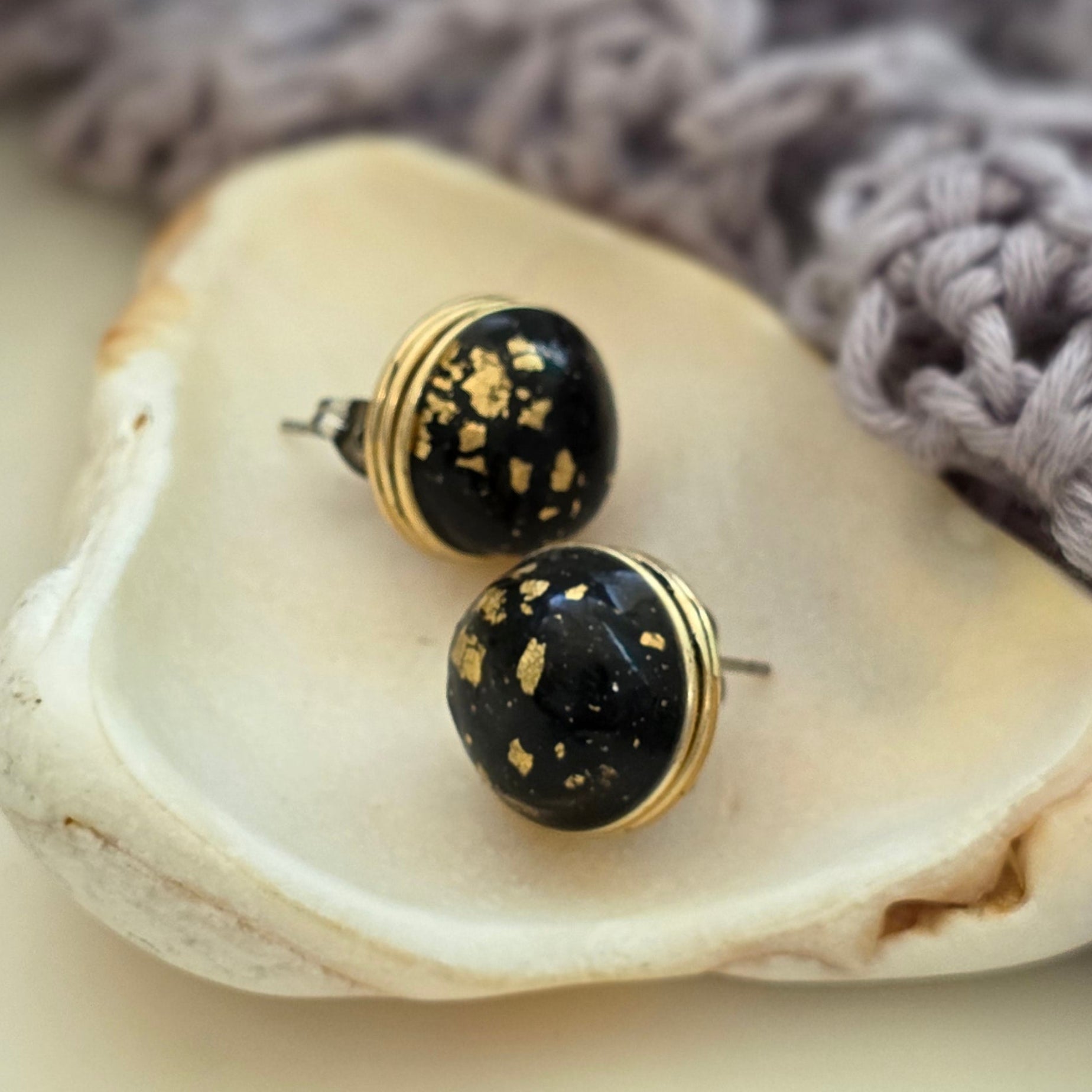 Aretes hechos a mano
Aretes artesanales
Aretes tipo botón
Stud earrings handmade
Black stud earrings
copper wire earrings
Aretes con alambre de cobre
Aretes negros elegantes
Aretes minimalistas
Aretes pequeños
handmade jewelry Puerto Rico
artisan jewelry
Boho earrings
Organic jewelry
Unique handmade earrings
lightweight earrings
hypoallergenic earrings
Blessed Knots
blessed knots earrings
Limited edition jewelry
