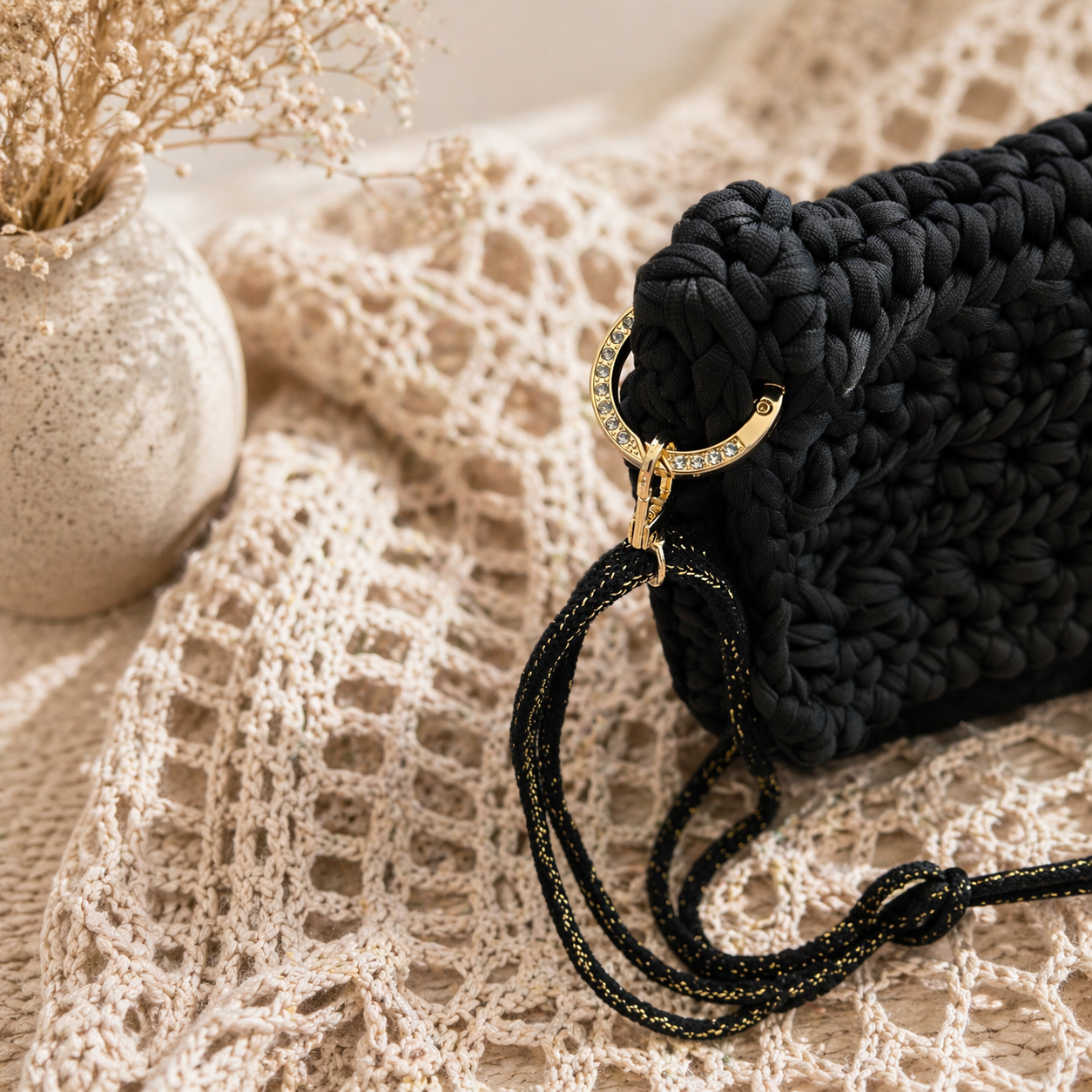 Cartera crochet negra
Bolso tejido a mano
handmade crochet bag
Black crochet purse
boho chic handbag
Cartera artesanal elegante
Bolso pequeño negro
Accesorios hechos a mano
Blessed knots
Unique handmade purse