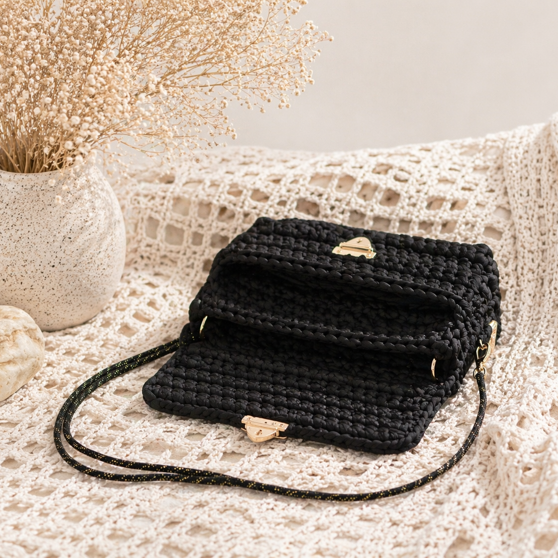 Cartera crochet negra
Bolso tejido a mano
handmade crochet bag
Black crochet purse
boho chic handbag
Cartera artesanal elegante
Bolso pequeño negro
Accesorios hechos a mano
Blessed knots
Unique handmade purse