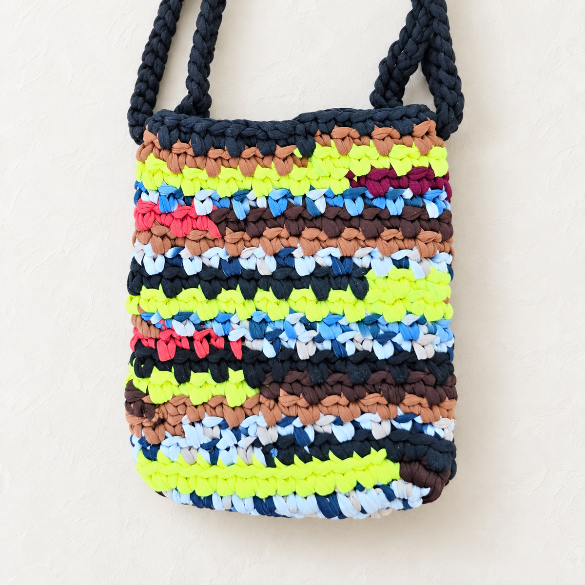Bolso de crochê.
Bolso tecido à mão.
Bolso trapillo.
Bolso de poliéster.
Bolso multicolor.
Bolso neon.
Bolso com cordão ajustável.
Bolso artesanal.
Crochet bag handmade
Bolso casual mujer.
handmade bag
Accesorios hechos a mano
blessed knots
Bolsos tecidos, Puerto Rico.
Bolso colorido.
