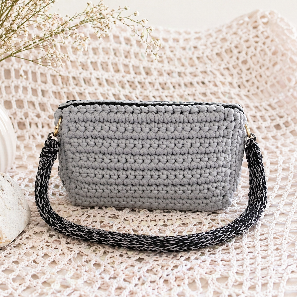 crochet bag handmade
bolso crochet
crochet handbag
shoulder bag crochet
bolso tejido a mano
crochet purse zipper
bolso trapillo
handmade crochet bag
minimal crochet bag
bolso estructurado
crochet bag lined
floral lining bag
bolso pequeño crochet