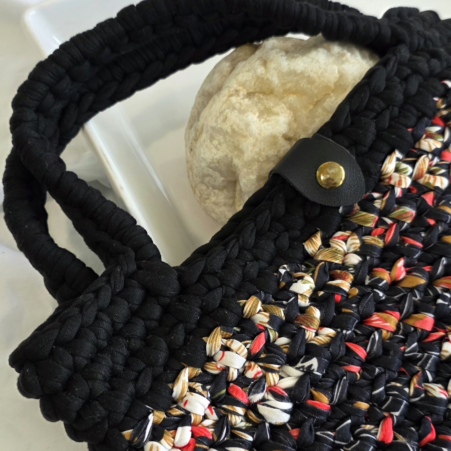 bolso de crochet
Bolso tejido a mano
Bolso trapillo
Bolso poliéster
Shoulder bag mujer
Bolso artesanal
Bolso con base de faux leather.
Bolso casual
Crochet bag handmade
Bolso moderno
handmade bag
Accesorios hechos a mano
blessed knots
Bolsos tejidos Puerto Rico
Bolso resistente