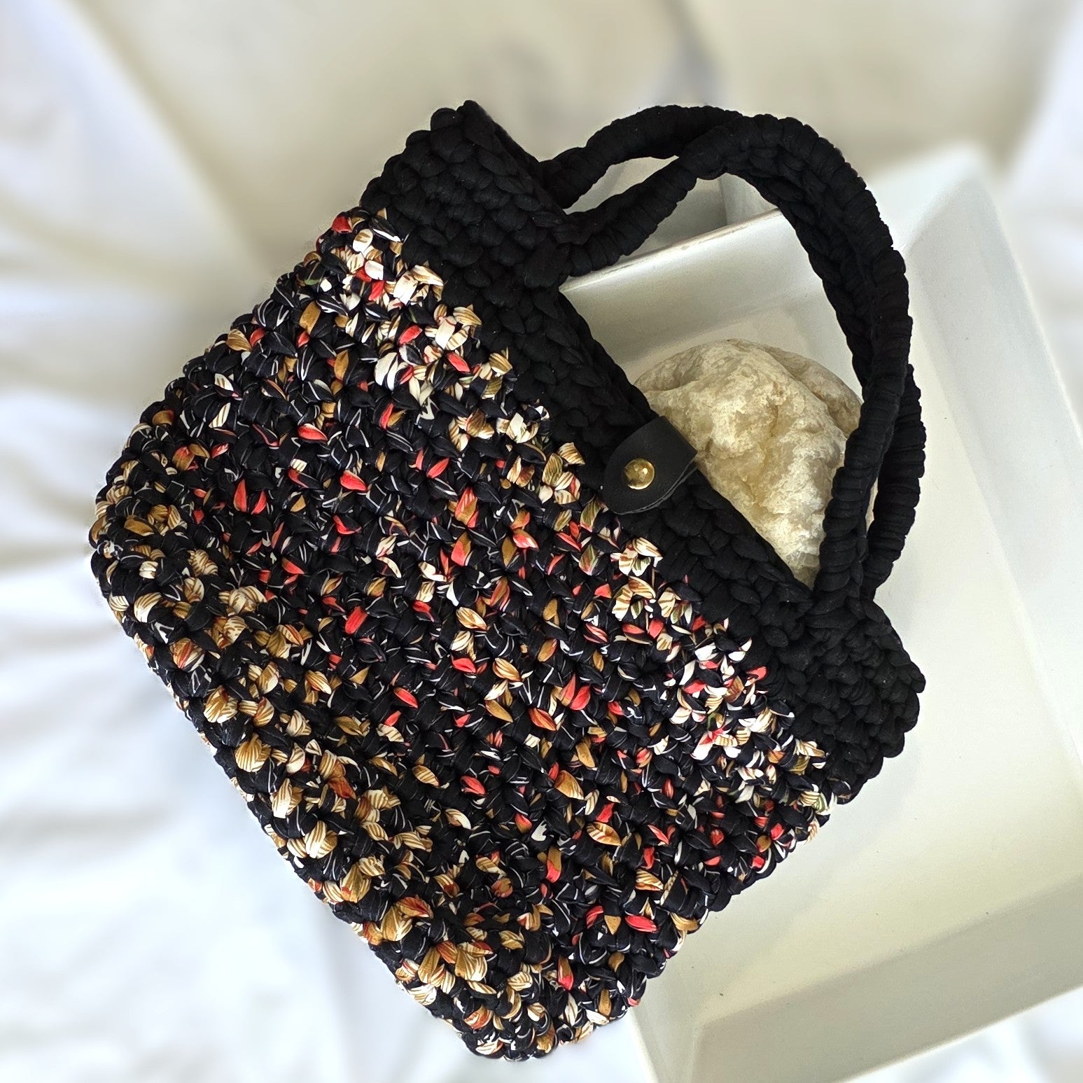 bolso de crochet
Bolso tejido a mano
Bolso trapillo
Bolso poliéster
Shoulder bag mujer
Bolso artesanal
Bolso con base de faux leather.
Bolso casual
Crochet bag handmade
Bolso moderno
handmade bag
Accesorios hechos a mano
blessed knots
Bolsos tejidos Puerto Rico
Bolso resistente