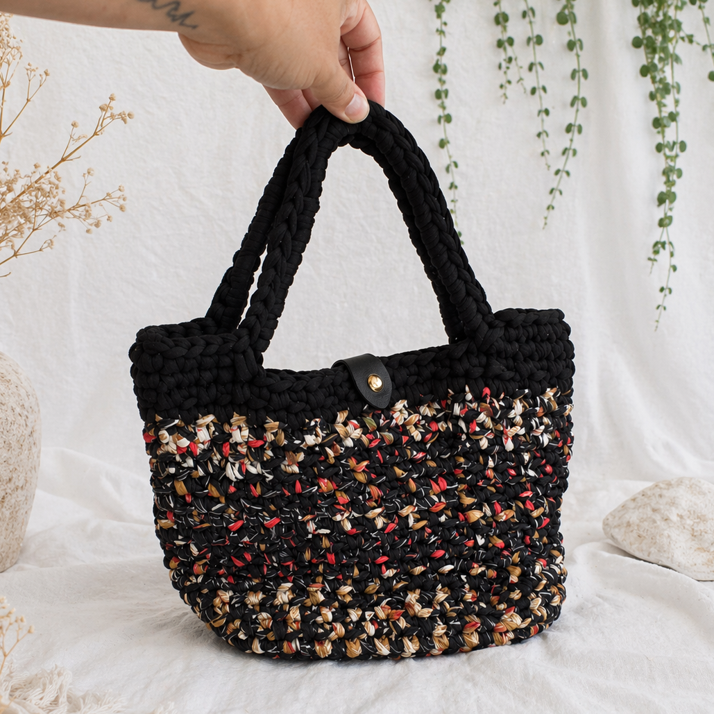 bolso de crochet
Bolso tejido a mano
Bolso trapillo
Bolso poliéster
Shoulder bag mujer
Bolso artesanal
Bolso con base de faux leather.
Bolso casual
Crochet bag handmade
Bolso moderno
handmade bag
Accesorios hechos a mano
blessed knots
Bolsos tejidos Puerto Rico
Bolso resistente